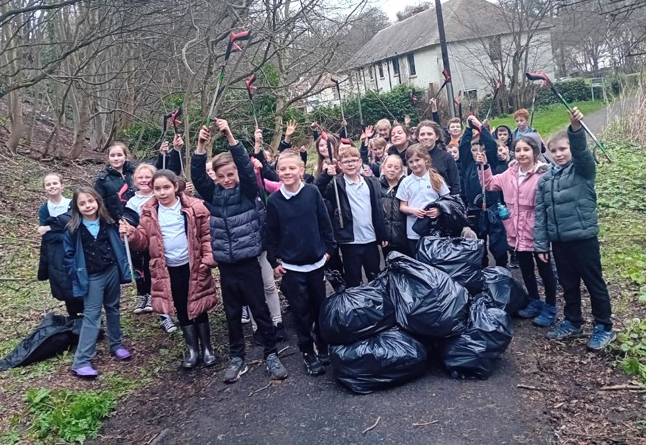 Pupils from Laurieston Primary taking part in litter pick